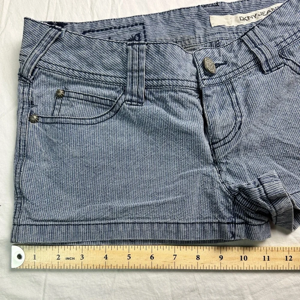 🌿 DKNY Jeans Blue Pinstripe Mini Shorts Y2K Low Rise Cuffed Denim 28 🌿 - Picture 6 of 10